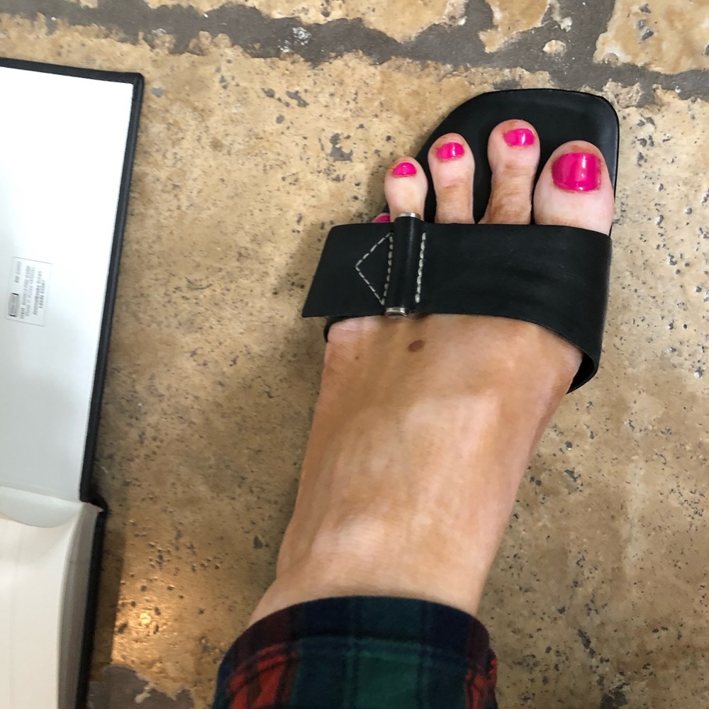 Nine West black leather sandals